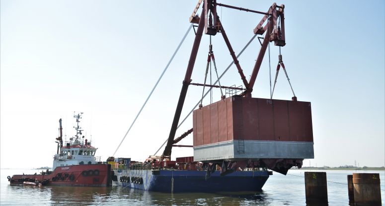 Floating equipment for project Fjordforbindelsen- Baars Sliedrecht