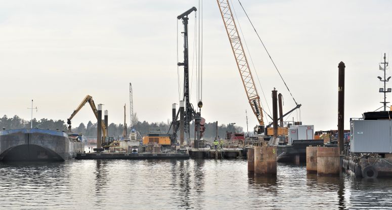 Baars Fjordforbindelsen- Sliedrecht Floating for project equipment