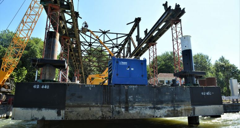 Self elevating platform Seine