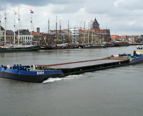 Splijtbak huren of kopen om baggerspecie, (spuit)zand, en grond te vervoeren