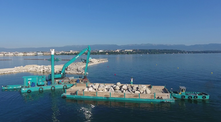 dredging pontoon and shuttle pontoon