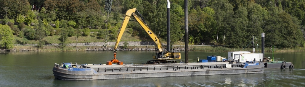 Hopper barges and elevator barges for water transport - Baars Sliedrecht