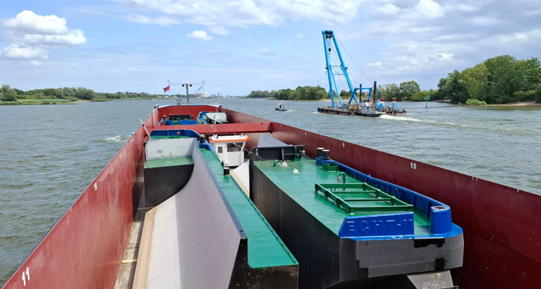 Split hopper barge dismountable Baars
