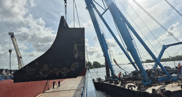 Split hopper barge dismountable Baars