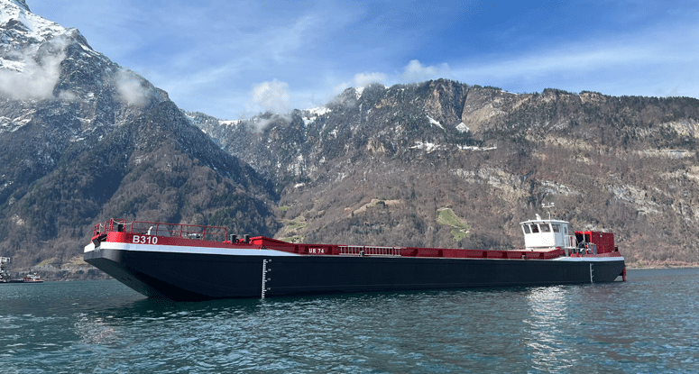 B310 split hopper barge 335 m3 Baars BV 775 x415 (2) split hopper barge self propelled dismountable Baars