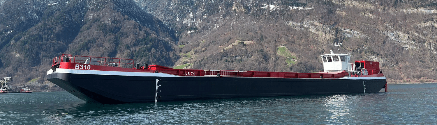 B310 split hopper barge 335 m3 Baars BV website slider Split hopper barge propelled dismountable 335 m3 Baars