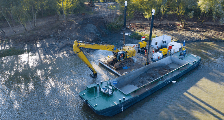 Split hopper barges Baars Duis France (8) blog Modular pontoon and split hopper barge Baars