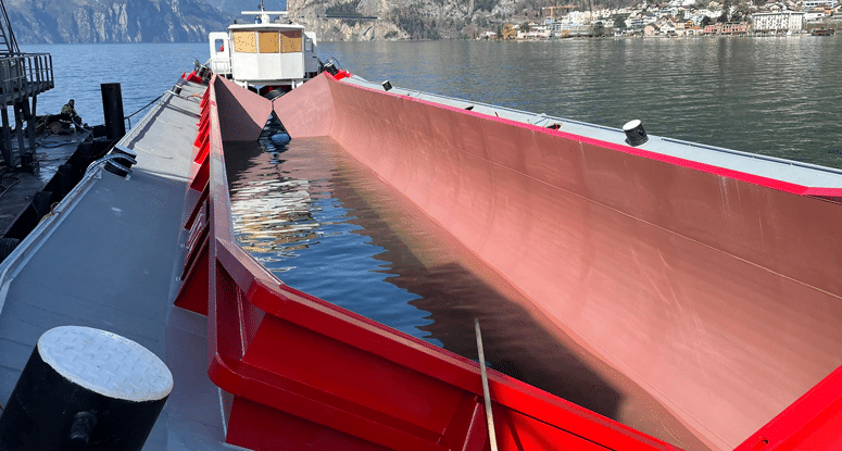 Spllit hopper barges 335 m3 dismountable website 775x415 split hopper barge self propelled dismountable Baars