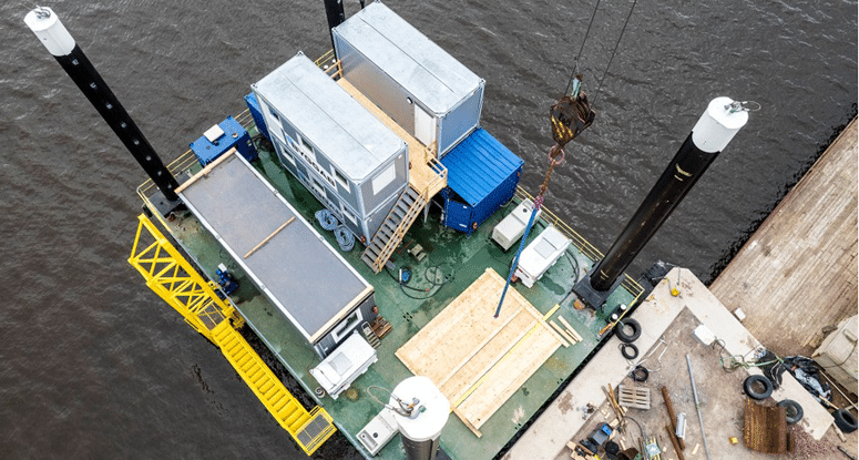 Jackup including boat landing - Baars Jackup for geotechnical works Baars