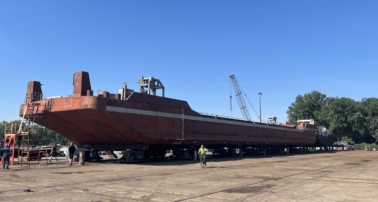E split hopper barge Baars fully electric